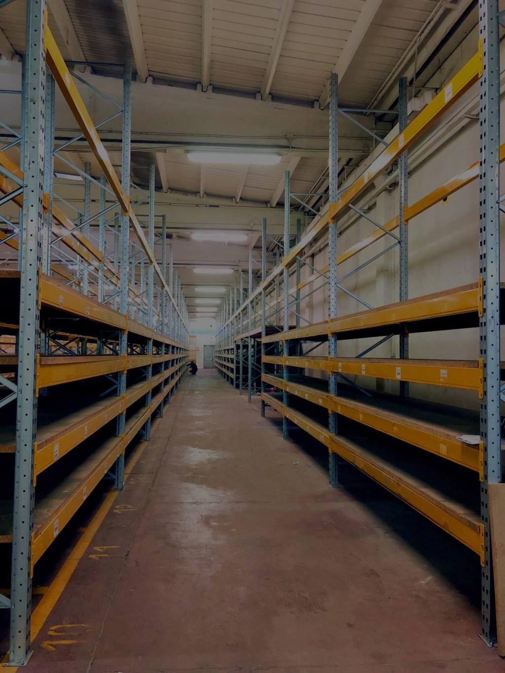 Puoi visionare la nostra vasta gamma presso il nostro centro operativo a Budrio. Vedrai una vasta gamma di scaffali usati/nuovo selezionati con cura. Diamo attenzione allo stato di condizione e alla capacità prestazionale del carico e della misura della&nbsp;scaffalatura